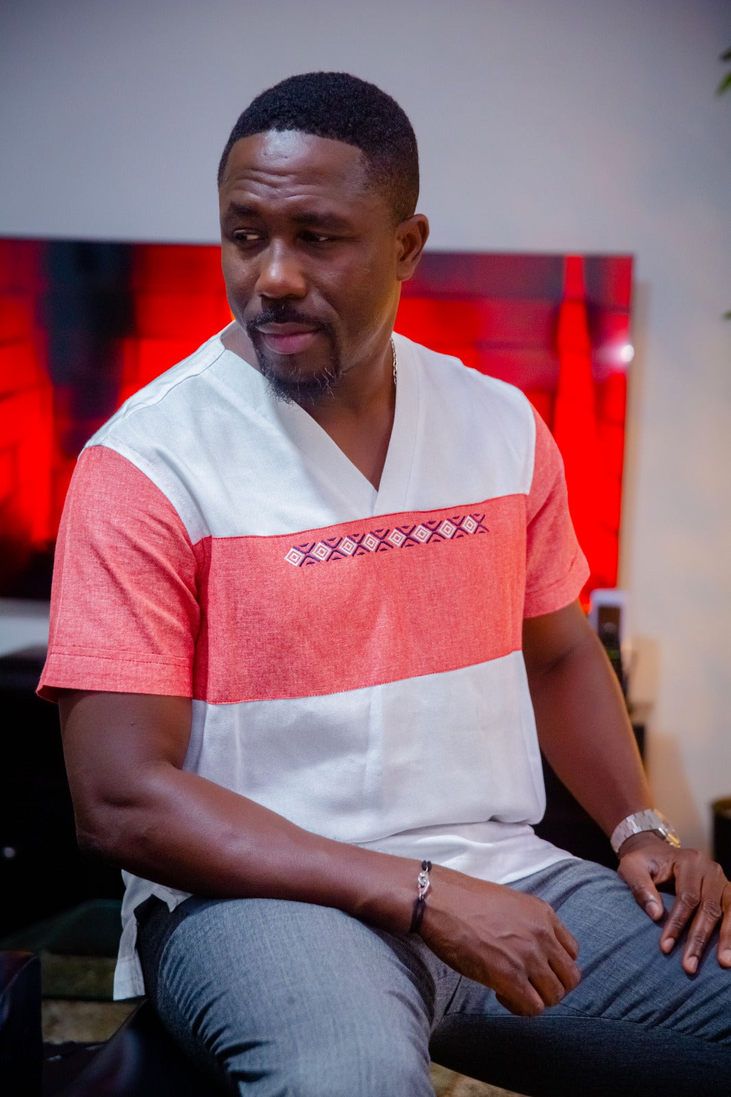 Chemise blanche et corail à motifs